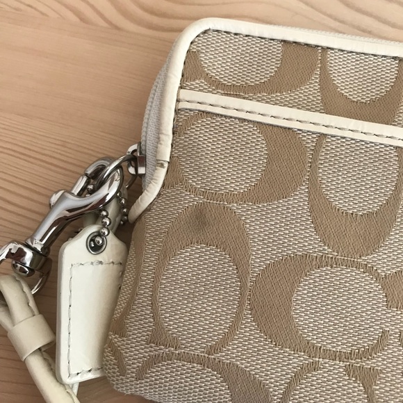 Small Coach wristlet - Picture 10 of 10